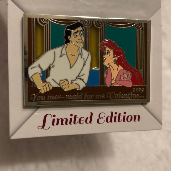 Limited Edition Trading Pin The Little Mermaid Ariel & Eric Valentine’s Day - Picture 4 of 7